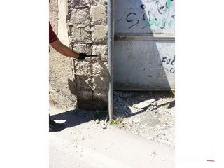 Via Pozzopiano, nastri segnalatori e sondaggi lungo entrambi i muri della strettoia più discussa di Trani