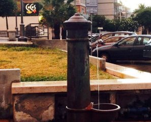 WHATSAPP. Trani, altro pessimo record: la fontana del lungomare rotta dopo soli quattro giorni