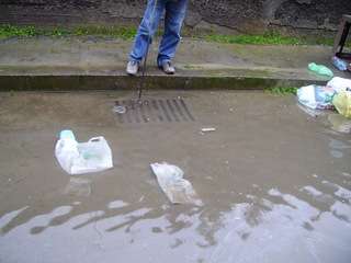 Pulizia delle caditoie a Trani, un piccolo intoppo da 100 euro inficia la gara: non aggiudicata