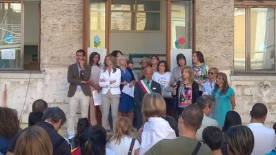 Prima campanella a Trani, il sindaco partecipa alla festa dell'accoglienza al De Amicis. Via ai doppi turni al Classico