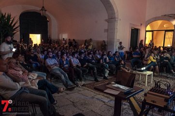 Corti di Casa, Beatrice Antolini emoziona Palazzo Bianchi e 