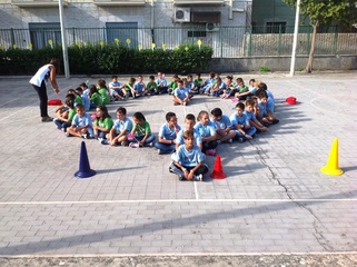 Prima campanella a Trani, alla festa del secondo circolo si balla «Happy». Presenti anche sindaco ed assessore