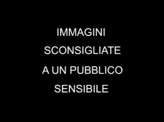 AGGIORNATO. WHATSAPP. Trani, feci umane sulla parete di un fabbricato in via Umberto: l'idropulitrice arriva alla terza chiamata