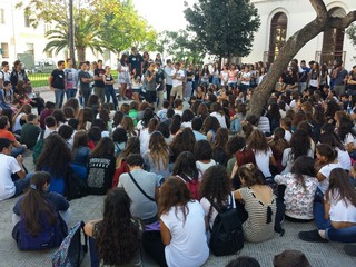 FOTO e VIDEO. Liceo classico in sciopero: gli alunni chiedono i locali liberi del Verdemare ed un tavolo urgente con le istituzioni