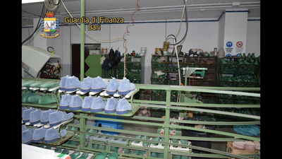 Guardia di Finanza di Trani, operazione nel nord barese e nel napoletano: sequestrato opificio che realizzava 