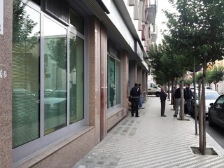 FOTO. Fitto casa, in coda già dalle 5: «Mesi e mesi senza ricevere informazioni». A Trani si paga fino al 13 ottobre