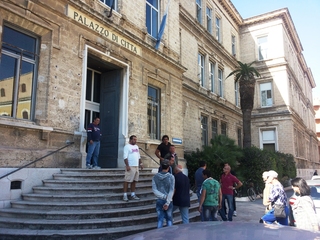 Proteste coop e servizi pubblici, Giuliano (Cse Fulscam) va controcorrente: «Hanno riaperto solo i bagni e non c'è alcun provvedimento a sostegno»