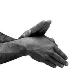 Caso discarica: domani, in due piazze di Trani, si raccolgono firme per dimissioni collettive