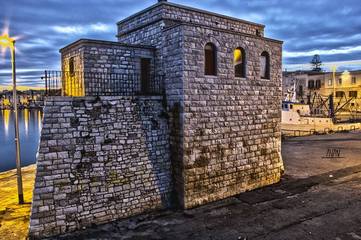 E la torretta sul porto di Trani è inagibile: transenne, nell'attesa dei lavori