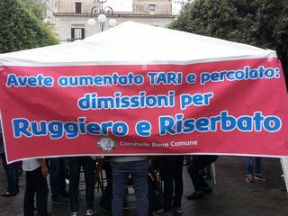 Dimissioni di sindaco e presidente Amiu, il Coordinamento rifiuti zero continua a raccoglie firme: «Quante? Vi faremo sapere». Nuovo gazebo domenica prossima, in piazza