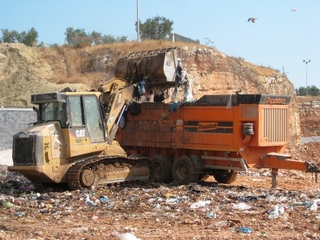 Discarica di Trani, i pentastellati insistono: 