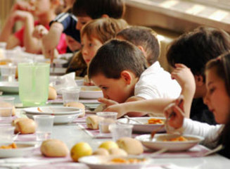 Trani ancora in attesa della refezione scolastica. Biancolillo (Ncd). «A queste famiglie in difficoltà si dia una data certa, non proclami»