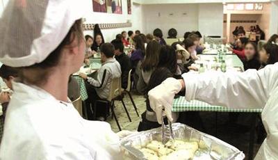 Refezione scolastica, pubblicato il bando biennale. Importo a base d'asta di 619mila euro, centro cottura a Trani