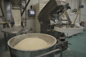 Panificio aperto il sabato sera per lo spaccio di marijuana, in azione unità cinofila della Polizia penitenziaria di Trani in quel di Barletta: arrestati i due titolari