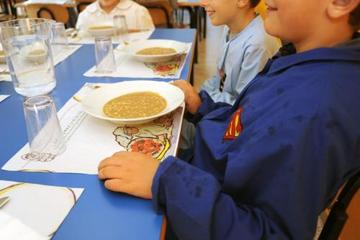 Refezione scolastica a Trani, De Laurentis (Pd): «Si sono persi mesi per fare, in ritardo, una gara a metà»