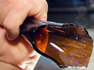 Trani, litigano a colpi di bottiglia per gli spazi delle rispettive bancarelle: un ferito