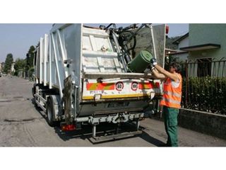 Differenziata a Trani, firmato il contratto con la Coseco: in comodato all'Amiu i sette nuovi automezzi