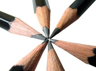 Trani, polizia al gazebo delle firme in piazza su richiesta di Ruggiero: s'è dimesso da due settimane, ma il suo nome compariva ancora sullo striscione