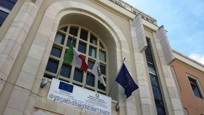 Liceo classico di Trani, lettera firmata in redazione: via Stendardi non piace «e la Giustina Rocca ritiri le sue classi dal De Sanctis»