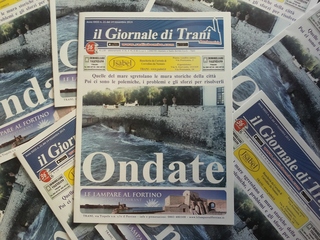 In edicola! Le onde del mare sgretolano le mura storiche della città. Turismo a Trani: ecco cosa lamentano i turisti