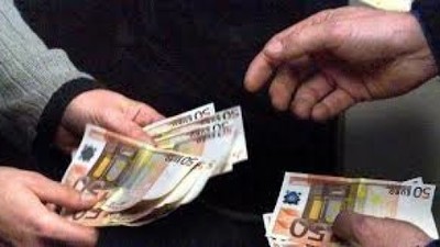 Chiede il pizzo al compagno di cella nel carcere di Trani: moglie e sorella arrestate dai carabinieri