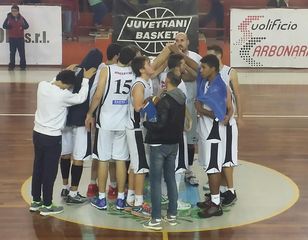 Juve Trani-Stabia 78-60. Corvino allontanato, qualche affanno di troppo, ma è la quinta vittoria consecutiva