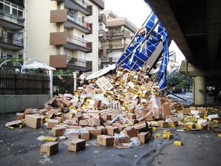 Mercato di Trani, da tre anni un'ordinanza è ignorata: adesso, ventisette bancarelle si spostano alla fine di via Superga