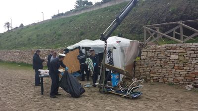 Trani, segnalata dal nostro servizio Whatsapp: sequestrata la struttura abusiva alla seconda spiaggia