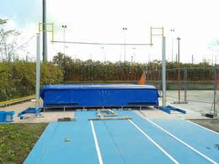 Attrezzate le pedane al PalaAssi: a Trani, è biancazzurro anche il colore della rinascita dell'atletica