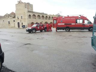 Trani, Polizia e sommozzatori in azione a Colonna: forse si ricercava della droga