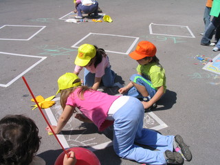 Giornata dell'infanzia, le iniziative di Xiao Yan: oggi madonnari in villa, martedì corteo dei bambini per le vie di Trani