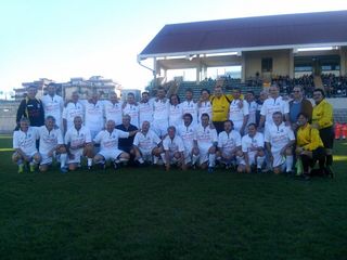 VIDEO. «Uniti per Eleonora», gli attori ai rigori davanti a mille persone. La donna è commossa: «Se mi salverò, sarà solo grazie a Trani»