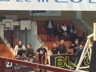 Juve Trani-San Severo 61-64. Nella bolgia passano gli ospiti. Colpo galeotto a Corvino e doppio accenno di rissa fra tifosi