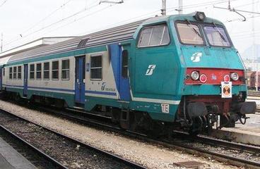 Treni sovraffollati, la versione di Trenitalia: «Due guasti in due giorni. Ma informiamo sempre i viaggiatori ed offriamo loro 10mila posti in tre ore»