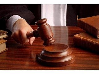 Il giudice del lavoro di Trani attende la Corte europea e rinvia la sentenza: i precari della Polizia locale ci sperano