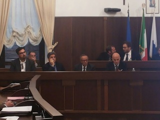 Piano degli impianti pubblicitari a Trani, nuova fumata nera: manca la Vas, deciso il ritiro