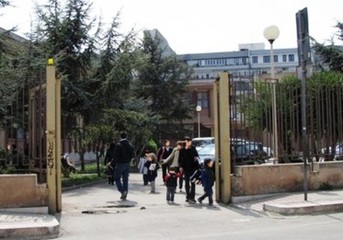 AGGIORNATO. Bimbo iperattivo in classe, i compagni non entrano a scuola. Dopo i rom, nuovo caso alla Beltrani