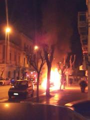 Trani, nuovo caso di autocombustione? Questa notte a fuoco un'autovettura in corso Regina Elena