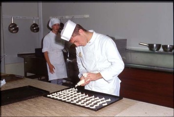 Alberghiero, sit-in degli studenti davanti al palazzo di città. Solidarietà del sindaco di Trani, che «sensibilizza» Corrado