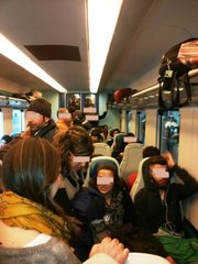 WHATSAPP. Sovraffollamento in treno, nuova testimonianza: «A Trani, già pieno come un uovo»