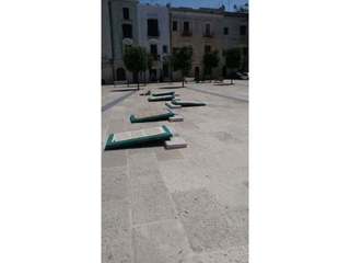 Piazza Longobardi, il fondaco aperto richiama le tavole. Riserbato: «Prima il restauro, poi la nuova collocazione». Nardò: «Disattese le mie due indicazioni»