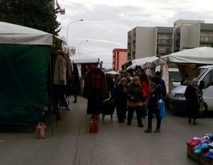 Mercato di Trani, ambulanti trasferiti in crisi: «Persa la clientela, ricominciamo da zero»