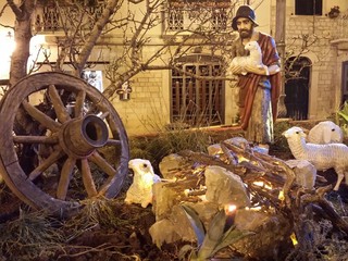 Per la prima volta nella storia di Trani, il presepe monumentale è completamente accessibile: questa sera la benedizione