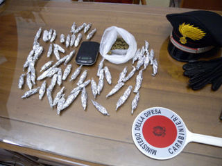 A spasso con la marijuana sul lungomare, 17enne di Trani fermato dai carabinieri