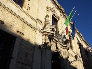 «Sistema Trani», oggi un consiglio nello stallo: la Prefettura non interviene e nessuno si dimetterebbe