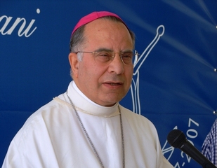 Gli auguri dell'arcivescovo di Trani: «Sia il Natale delle famiglie»