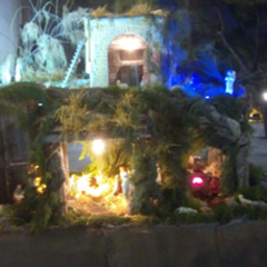 Trani, inaugurato il presepe di via Andria. Progetto in altezza su due piani: l'ambiente classico presepistico e la vita quotidiana di tutti noi