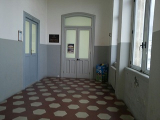 Dimissioni, fallito il blitz del primo mattino: al Comune di Trani presenti soltanto quattordici consiglieri. Si va alla seduta