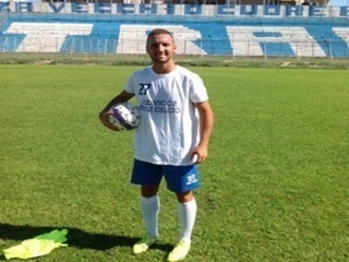 Ostuni - Vigor Trani: 0-0. Due rigori non concessi ai biancazzurri ed uno sbagliato da Manzari