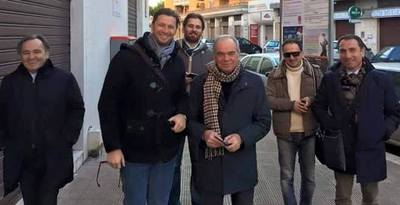 Il Pd di Trani va a Bari e scoppia l'armonia: su Facebook la foto che li ritrae tutti sereni